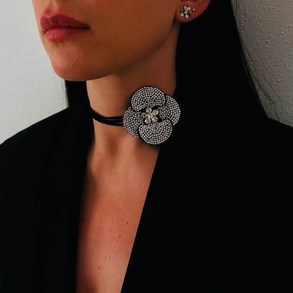 New Rhinestone Flower Large Black Necklace Choker - Picture 4 of 9